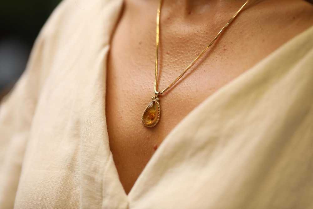 Kehribar Kolye - REİS